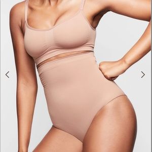 NWT SKIMS Sculpting High Waist Brief | Sienna